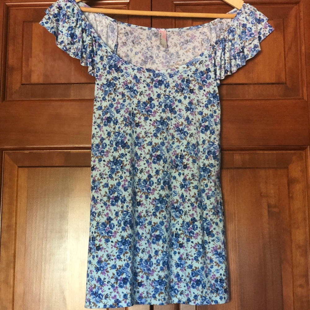 Heartbreaker blue floral top